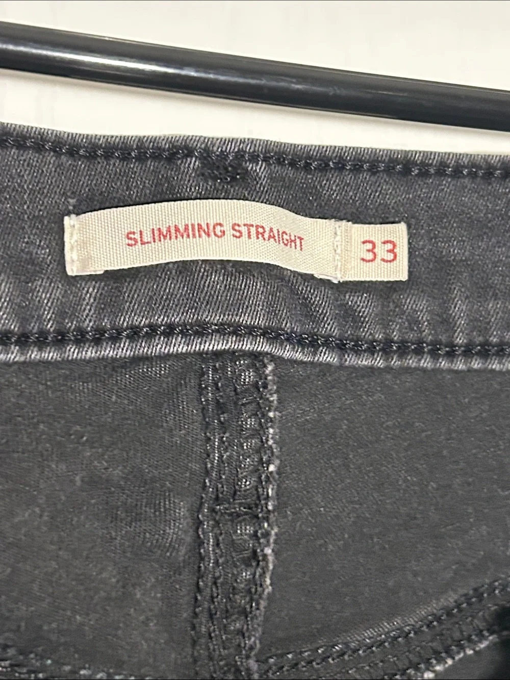 Levi's Straight Leg Jeans in Black Slimming Straight Size 33 - Picture 3 of 3